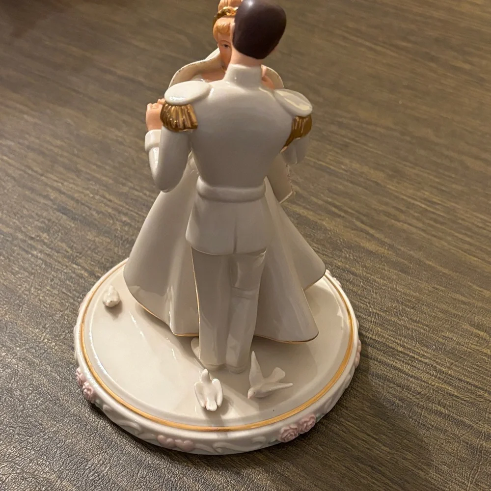 Lenox Disney Cinderella’s Wedding Day Cake Topper NEW